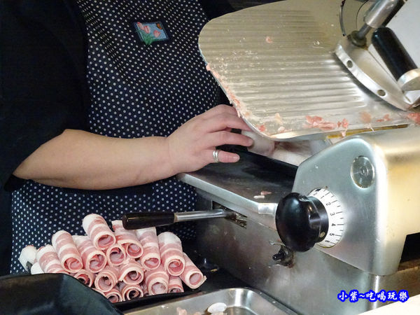 肉品現點現切-食鮮日式火鍋吃到飽 (1).jpg