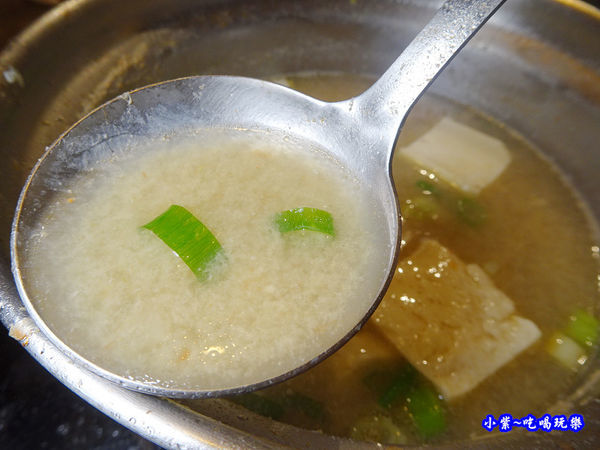 鮭魚味噌豆腐湯-食鮮日式火鍋吃到飽 (1).jpg