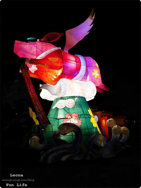 大里十九甲健康公園|可愛飛天豬、石虎花燈