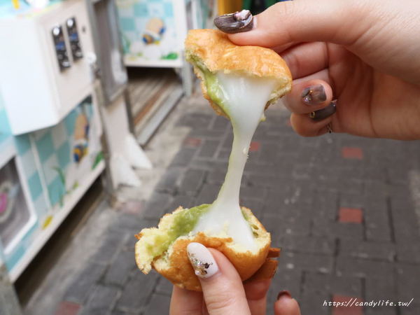 滾滾燒雞蛋糕：台中美食│滾滾燒雞蛋糕〃圓滾滾像章魚燒的可愛雞蛋糕，顆顆大爆漿，口味超多可以選擇～