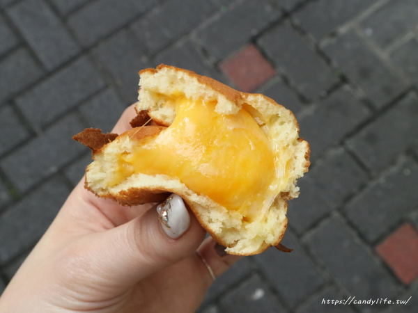 滾滾燒雞蛋糕：台中美食│滾滾燒雞蛋糕〃圓滾滾像章魚燒的可愛雞蛋糕，顆顆大爆漿，口味超多可以選擇～