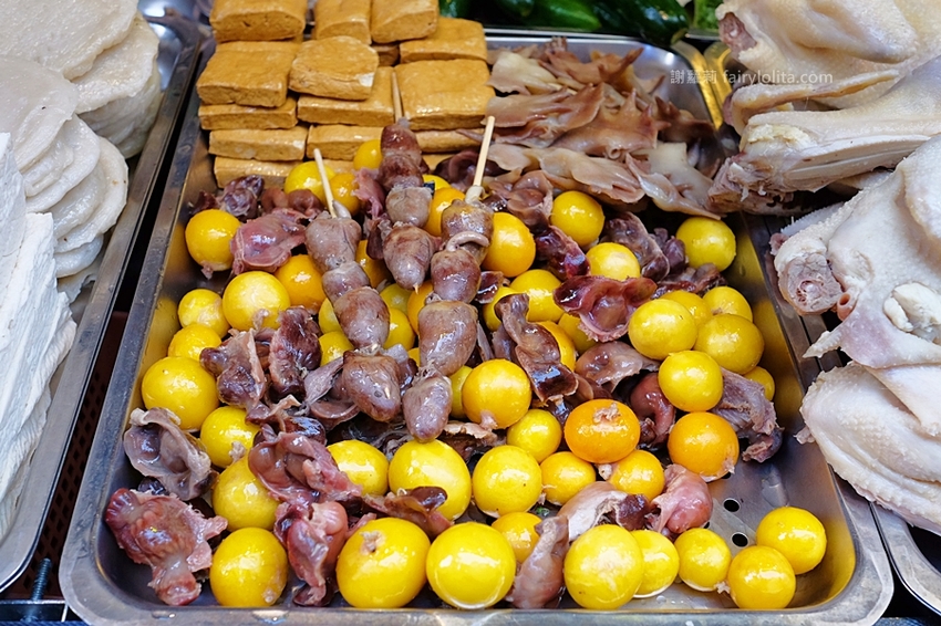 台中小吃 | 味鼎軒。低調隱藏一攤躲巷弄，號稱地表最強鹹水雞、還沒開門客人就求買！ @蹦啾♥謝蘿莉 La vie heureuse