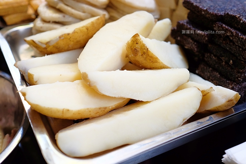 台中小吃 | 味鼎軒。低調隱藏一攤躲巷弄，號稱地表最強鹹水雞、還沒開門客人就求買！ @蹦啾♥謝蘿莉 La vie heureuse