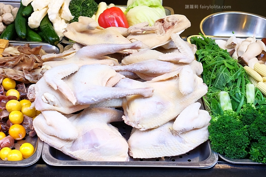 台中小吃 | 味鼎軒。低調隱藏一攤躲巷弄，號稱地表最強鹹水雞、還沒開門客人就求買！ @蹦啾♥謝蘿莉 La vie heureuse