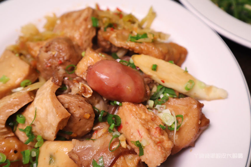 新竹平價滷味推薦沅滷味！一天只營業五小時、一開店就爆滿的新竹美食，滿百送麵或豆皮