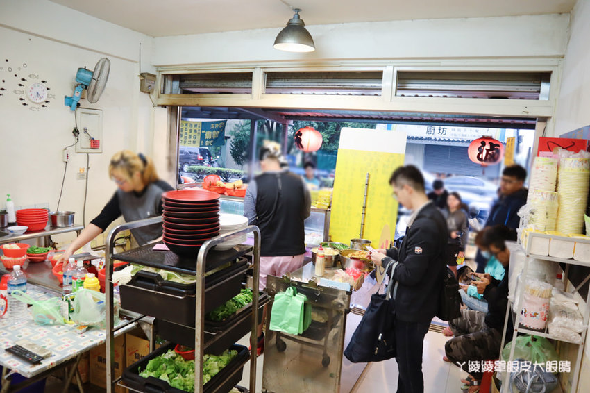 新竹平價滷味推薦沅滷味！一天只營業五小時、一開店就爆滿的新竹美食，滿百送麵或豆皮
