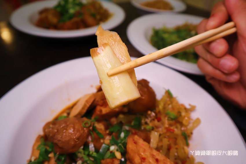 新竹平價滷味推薦沅滷味！一天只營業五小時、一開店就爆滿的新竹美食，滿百送麵或豆皮