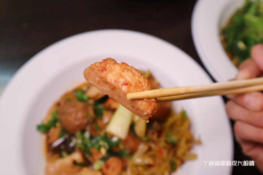 新竹平價滷味推薦沅滷味！一天只營業五小時、一開店就爆滿的新竹美食，滿百送麵或豆皮