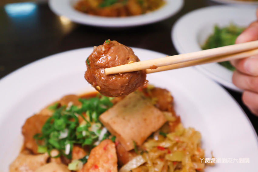 新竹平價滷味推薦沅滷味！一天只營業五小時、一開店就爆滿的新竹美食，滿百送麵或豆皮