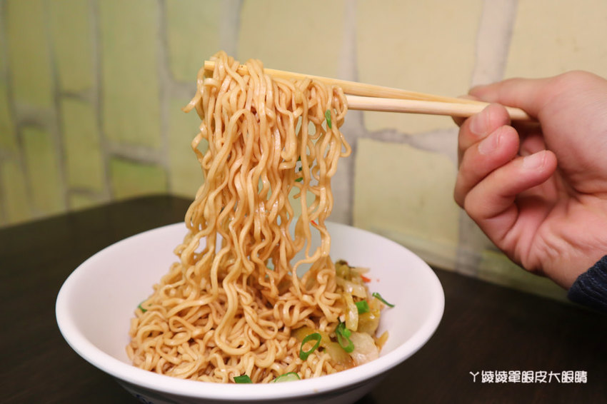 新竹平價滷味推薦沅滷味!一天只營業五小時、一開店就爆滿的新竹美食,滿百送麵或豆皮