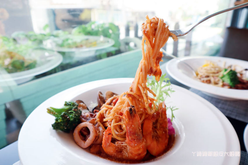 竹北平價美食餐廳推薦流浪貓香草義式廚房,竹北新開幕寶可夢主題美食餐廳!貓奴們快來找主子