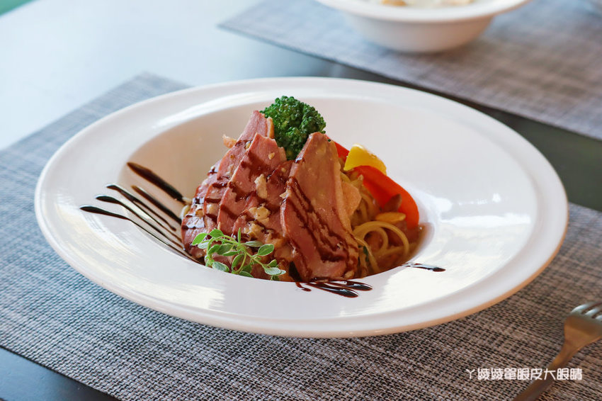 新竹竹北親子餐廳推薦流浪貓香草義式廚房,新開幕寶可夢主題美食餐廳!貓奴們快來找主子