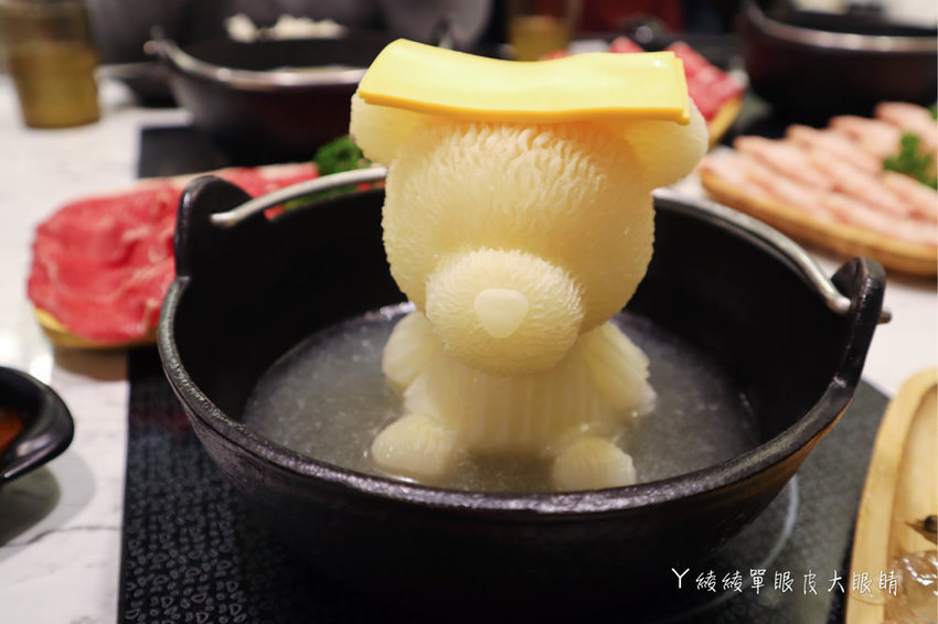 新竹火鍋推薦！鐵了心自慢鍋物，吃鍋前先看可愛小熊泡湯！新竹超囂張的蛤蛤鍋來了！