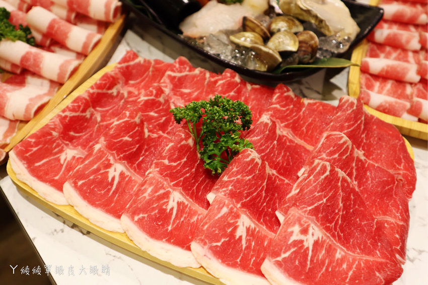 新竹火鍋推薦！鐵了心自慢鍋物，吃鍋前先看可愛小熊泡湯！新竹超囂張的蛤蛤鍋來了！