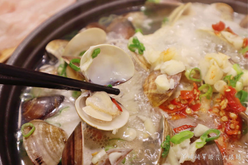 新竹火鍋推薦！鐵了心自慢鍋物，吃鍋前先看可愛小熊泡湯！新竹超囂張的蛤蛤鍋來了！