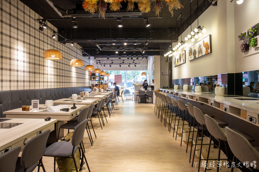 超浮誇海鮮寶藏盒兩百元有找！新竹火鍋摸高比賽，完成指定動作每兩公分送一片肉