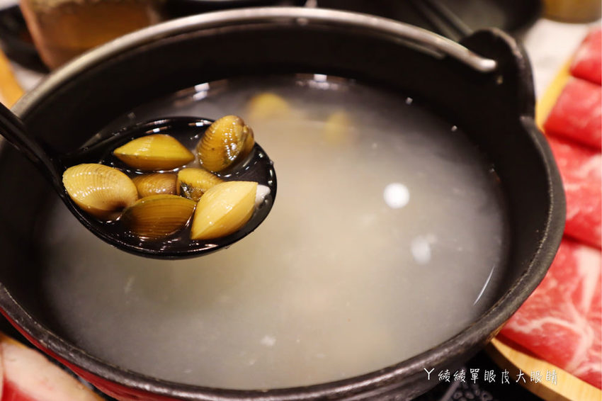 新竹火鍋推薦！鐵了心自慢鍋物，吃鍋前先看可愛小熊泡湯！新竹超囂張的蛤蛤鍋來了！