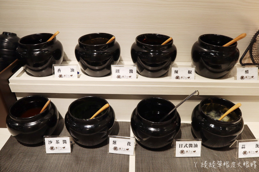 超浮誇海鮮寶藏盒兩百元有找！新竹火鍋摸高比賽，完成指定動作每兩公分送一片肉