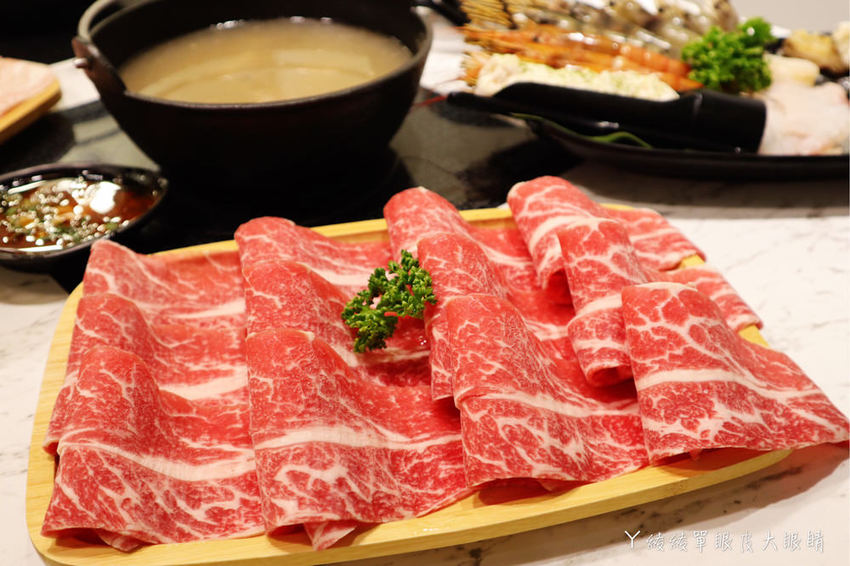 新竹火鍋推薦！鐵了心自慢鍋物，吃鍋前先看可愛小熊泡湯！新竹超囂張的蛤蛤鍋來了！