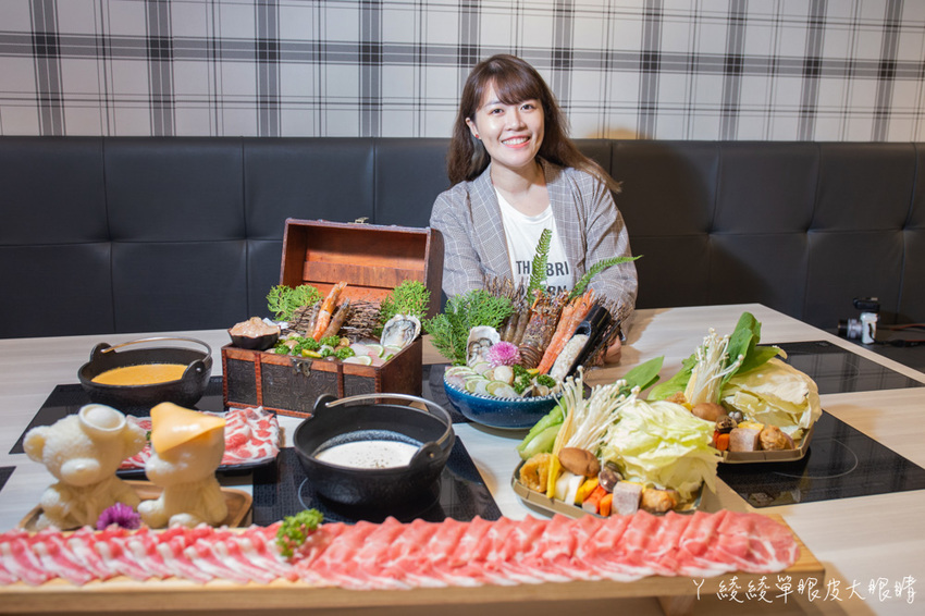 超浮誇海鮮寶藏盒兩百元有找！新竹火鍋摸高比賽，完成指定動作每兩公分送一片肉