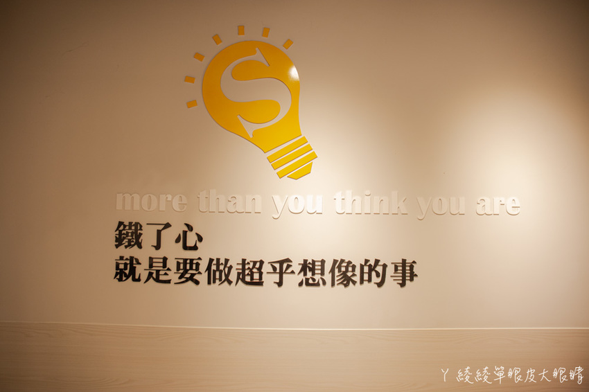 超浮誇海鮮寶藏盒兩百元有找！新竹火鍋摸高比賽，完成指定動作每兩公分送一片肉