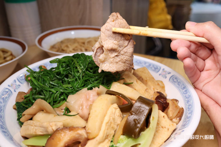 新竹成滷味！營業到凌晨的三輪車路邊攤滷味有店面啦！推薦香辣鴨血跟獨門辣醬