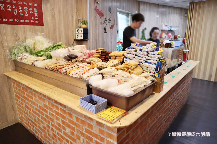 新竹成滷味！營業到凌晨的三輪車路邊攤滷味有店面啦！推薦香辣鴨血跟獨門辣醬