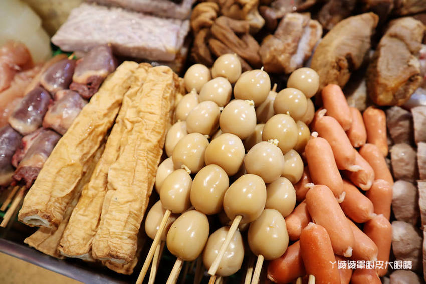 新竹成滷味！營業到凌晨的三輪車路邊攤滷味有店面啦！推薦香辣鴨血跟獨門辣醬