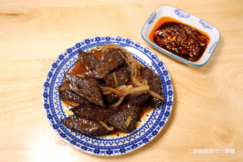 新竹成滷味！營業到凌晨的三輪車路邊攤滷味有店面啦！推薦香辣鴨血跟獨門辣醬