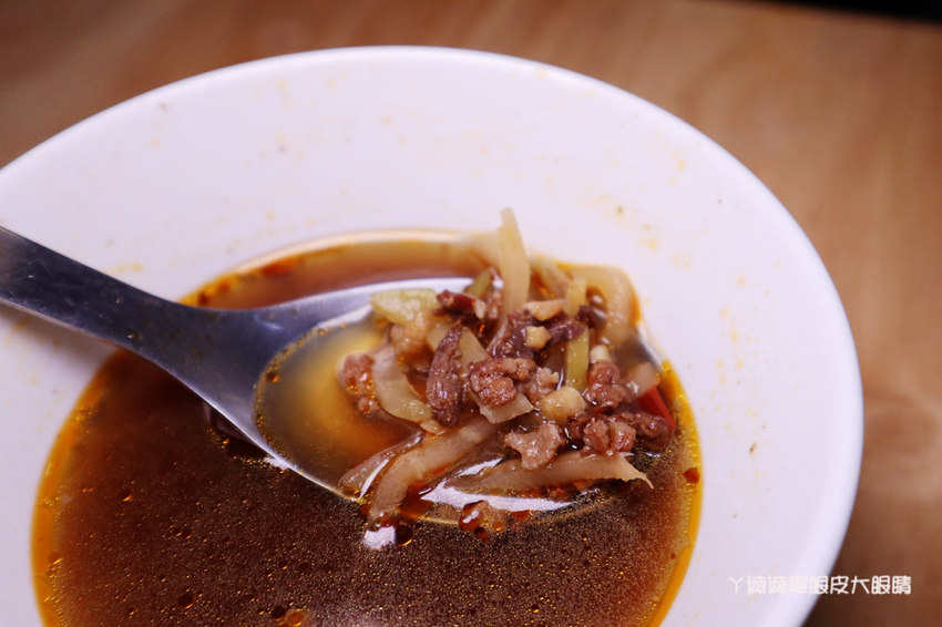 新竹成滷味！營業到凌晨的三輪車路邊攤滷味有店面啦！推薦香辣鴨血跟獨門辣醬