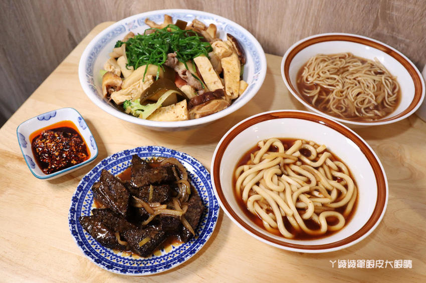 新竹成滷味！營業到凌晨的三輪車路邊攤滷味有店面啦！推薦香辣鴨血跟獨門辣醬