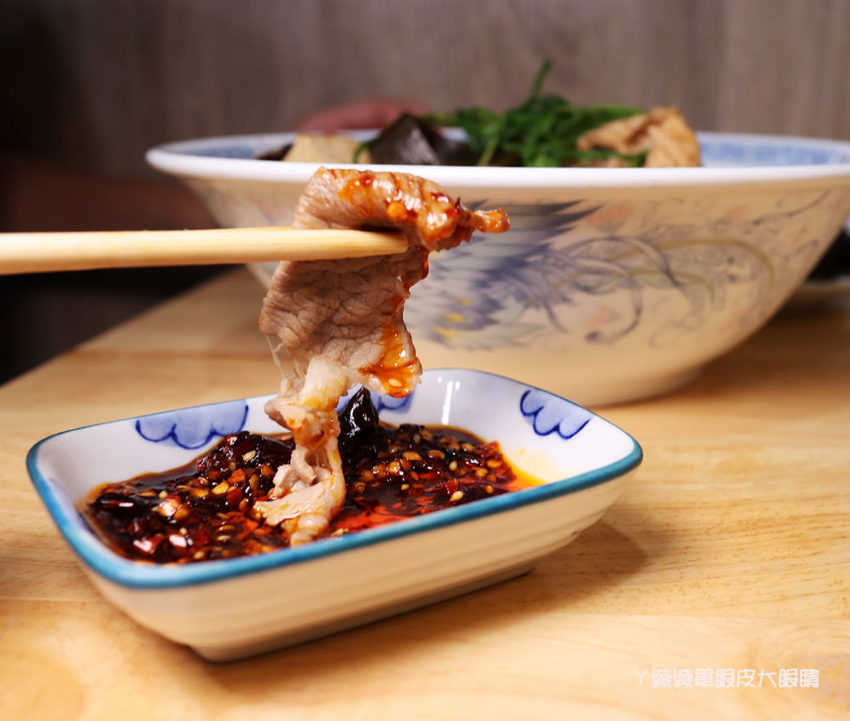 新竹成滷味！營業到凌晨的三輪車路邊攤滷味有店面啦！推薦香辣鴨血跟獨門辣醬