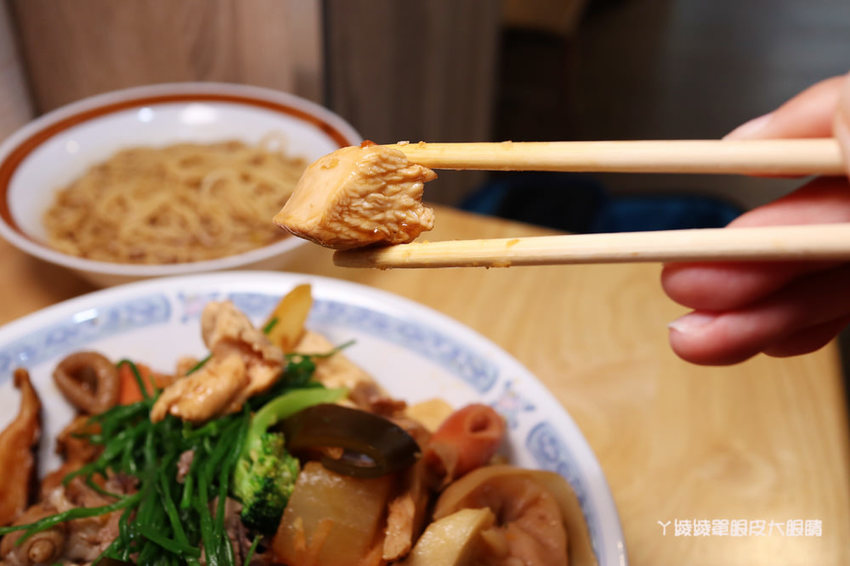 新竹成滷味！營業到凌晨的三輪車路邊攤滷味有店面啦！推薦香辣鴨血跟獨門辣醬