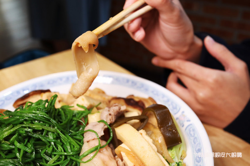 新竹成滷味！營業到凌晨的三輪車路邊攤滷味有店面啦！推薦香辣鴨血跟獨門辣醬