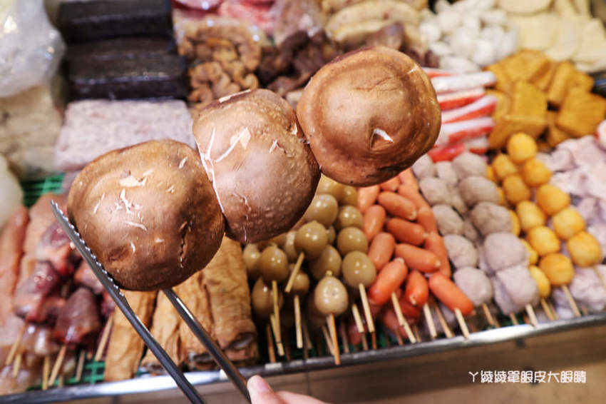 新竹成滷味！營業到凌晨的三輪車路邊攤滷味有店面啦！推薦香辣鴨血跟獨門辣醬