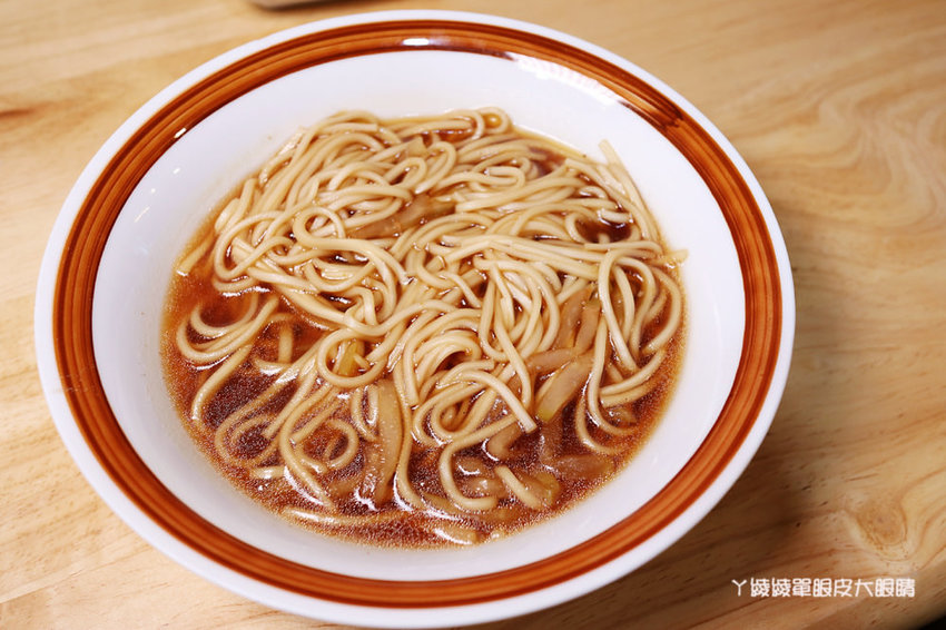 新竹成滷味！營業到凌晨的三輪車路邊攤滷味有店面啦！推薦香辣鴨血跟獨門辣醬