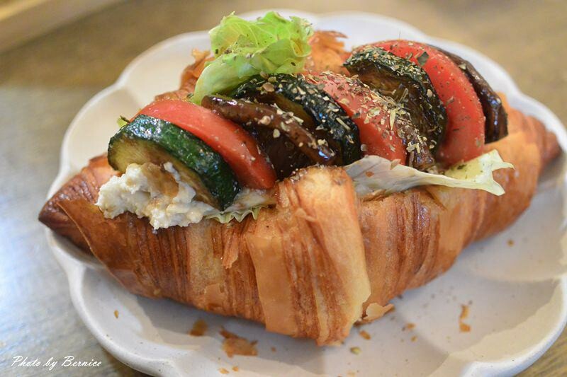 坪感覺~在百年石頭厝中品嚐茶香滿溢的餐點 @Bernice的隨手筆記