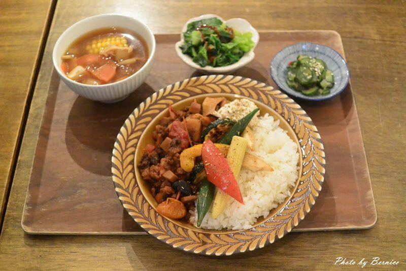 坪感覺~在百年石頭厝中品嚐茶香滿溢的餐點 @Bernice的隨手筆記