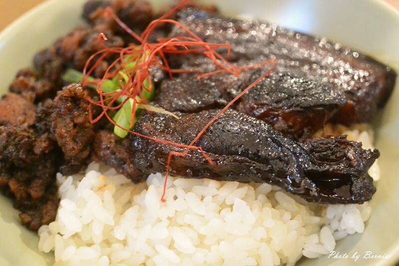 坪感覺~在百年石頭厝中品嚐茶香滿溢的餐點 @Bernice的隨手筆記