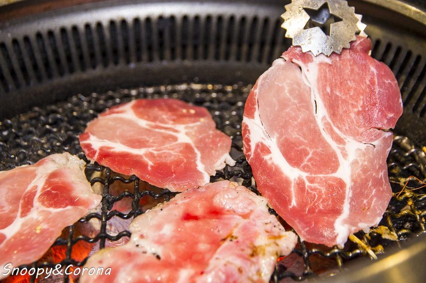 【公館美食】吃到飽餐廳／瓦崎燒烤火鍋～龍蝦、生蠔、和牛、伊比利梅花豬，還有啤酒免費暢飲