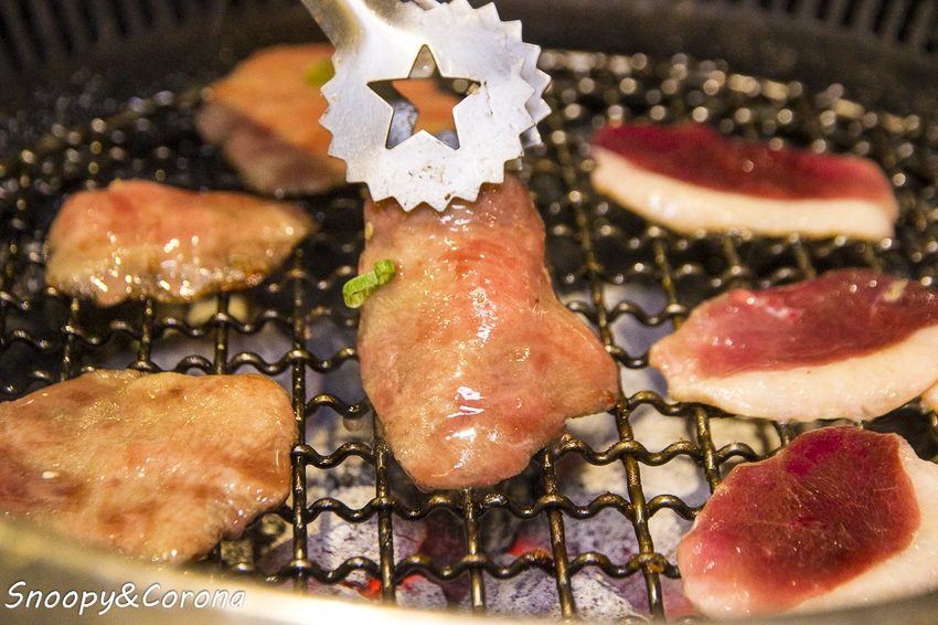 【公館美食】吃到飽餐廳／瓦崎燒烤火鍋～龍蝦、生蠔、和牛、伊比利梅花豬，還有啤酒免費暢飲