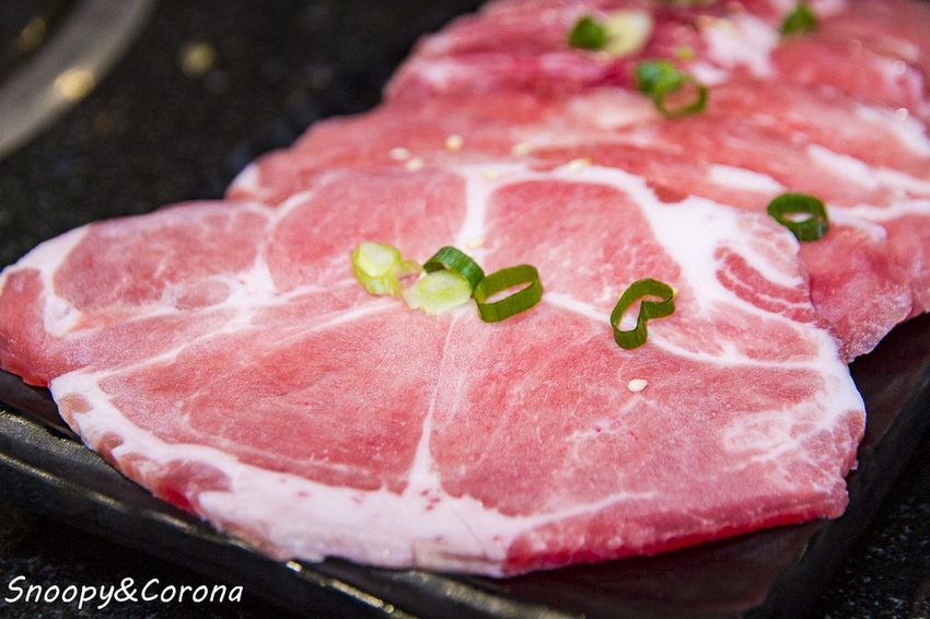 【公館美食】吃到飽餐廳／瓦崎燒烤火鍋～龍蝦、生蠔、和牛、伊比利梅花豬，還有啤酒免費暢飲