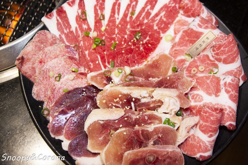 【公館美食】吃到飽餐廳／瓦崎燒烤火鍋～龍蝦、生蠔、和牛、伊比利梅花豬，還有啤酒免費暢飲