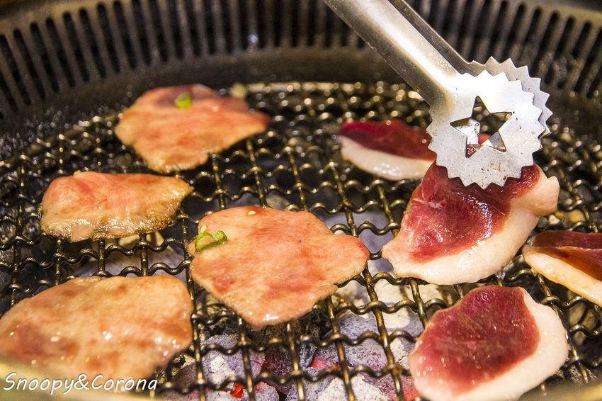 【公館美食】吃到飽餐廳／瓦崎燒烤火鍋～龍蝦、生蠔、和牛、伊比利梅花豬，還有啤酒免費暢飲