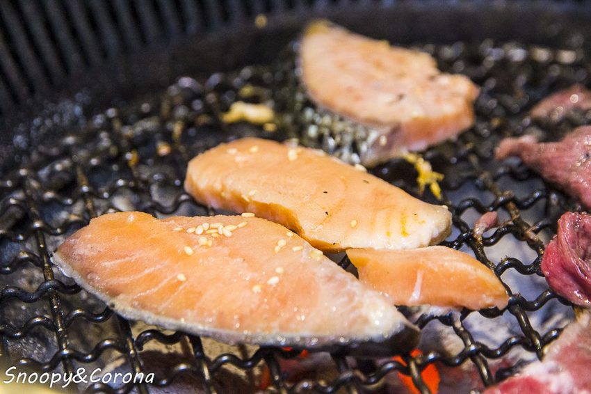 【公館美食】吃到飽餐廳／瓦崎燒烤火鍋～龍蝦、生蠔、和牛、伊比利梅花豬，還有啤酒免費暢飲