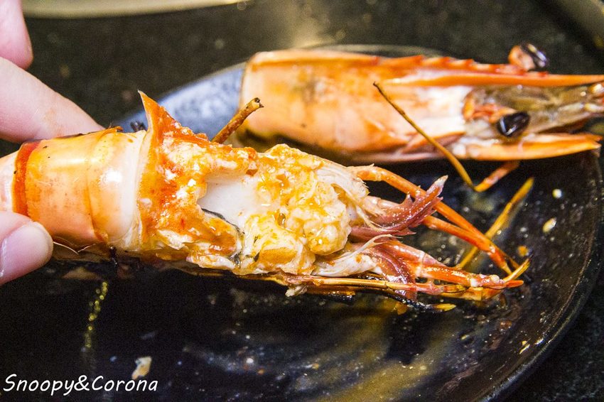 【公館美食】吃到飽餐廳／瓦崎燒烤火鍋～龍蝦、生蠔、和牛、伊比利梅花豬，還有啤酒免費暢飲