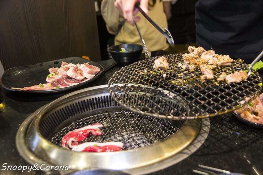 【公館美食】吃到飽餐廳／瓦崎燒烤火鍋～龍蝦、生蠔、和牛、伊比利梅花豬，還有啤酒免費暢飲