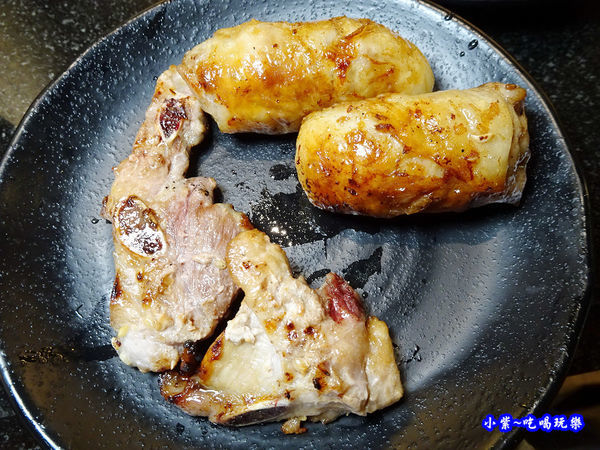 碳烤豬肋排、爆漿雞腿捲-瓦崎燒烤火鍋公館店.jpg