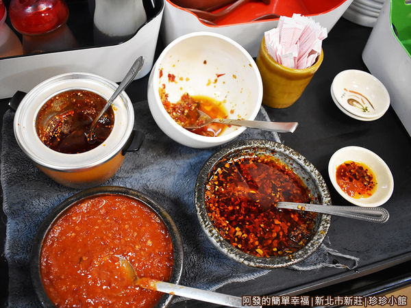 珍珍小館09-醬料區.JPG