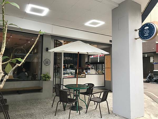 （台中早午餐）50米深嵐早午餐－台中逢甲平價早午餐　裝潢超漂亮、超有質感爆滿早午餐！獨家辣炒雞絲麵、早午餐拼盤、好吃鮪魚蛋餅！五十米深嵐